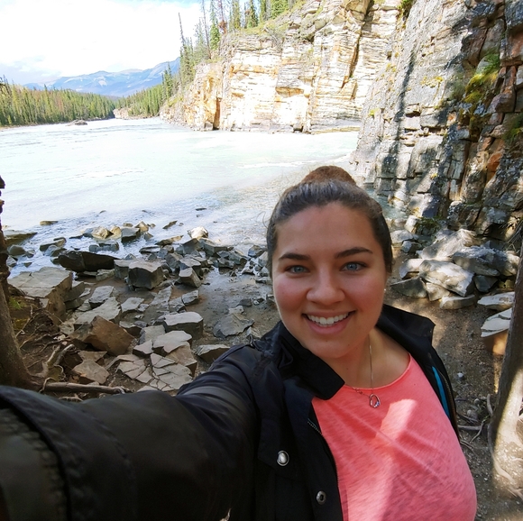 Meet your Posher, Alexandra - Picture 3 of 4